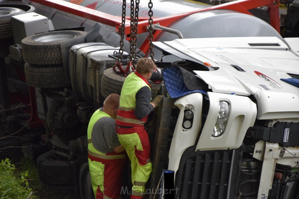 VU Gefahrgut LKW umgestuerzt A 4 Rich Koeln Hoehe AS Gummersbach P309.JPG - Miklos Laubert